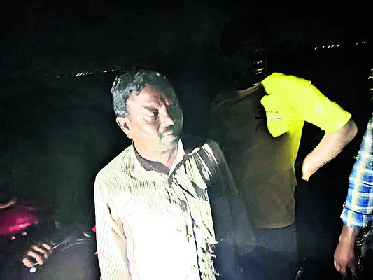 సెల్‌టవర్‌ ఎక్కిన రైతు