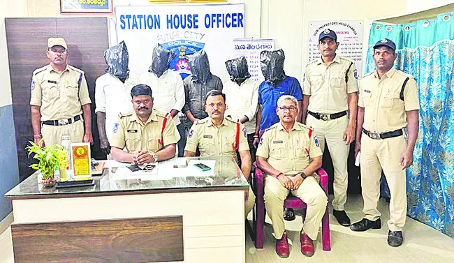 తప్పుడు పత్రాలు సృష్టించి ప్లాటు విక్రయం 