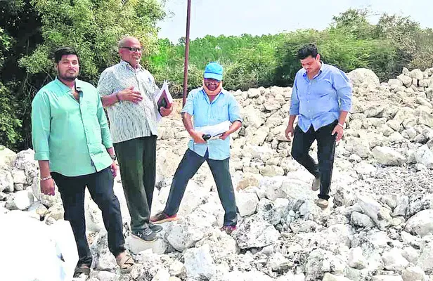 తెల్లరాయి గనుల్లో పరిశీలన 