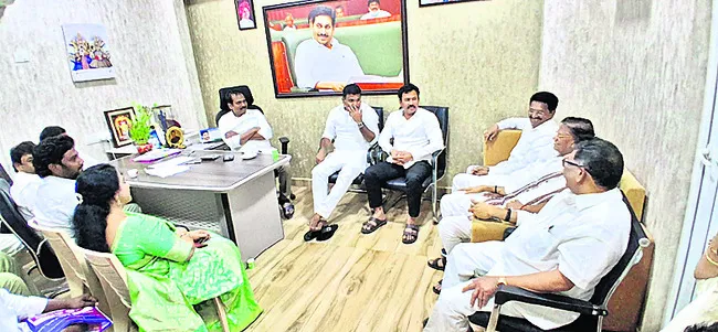 పార్టీ సంస్థాగత కమిటీల నియామకం పూర్తి చేయండి 