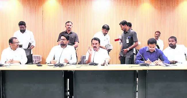 అర్జీల పరిష్కారానికి కృషి చేయాలి 