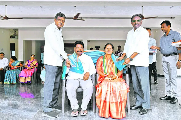 మున్సిపల్‌ చైర్‌పర్సన్‌కు సత్కారం 