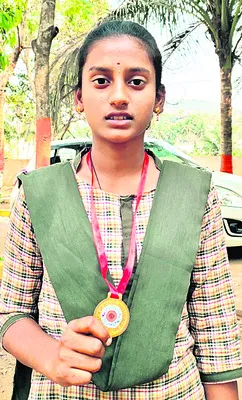 జాతీయ స్థాయి రగ్బీ పోటీల్లో ఇందు ప్రతిభ 