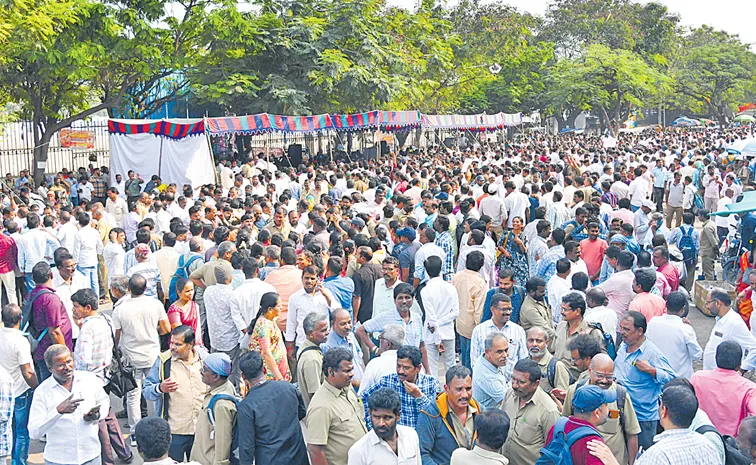 RTC workers warning during dharna at Indira Park