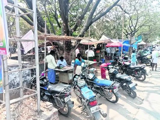 మూడంచెలుగా పైరవీకారులు.. 
