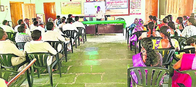 పాఠాలు విని.. బాధ్యతలు తెలుసుకుని