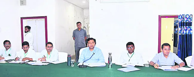 గడువులోగా లక్ష్యాలు పూర్తి చేయాలి