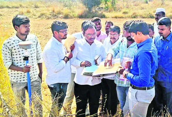 సర్వేయర్ల పోరుబాట 