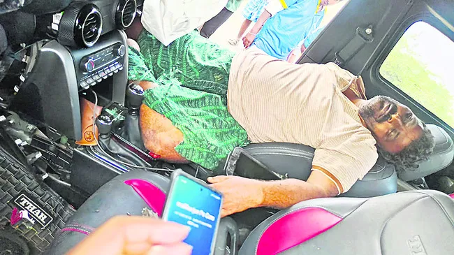 నిమ్మతోటలు చూసి వెళ్తూ.. 