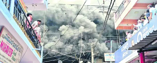 చిక్కపేటేలో అగ్నికీలలు 