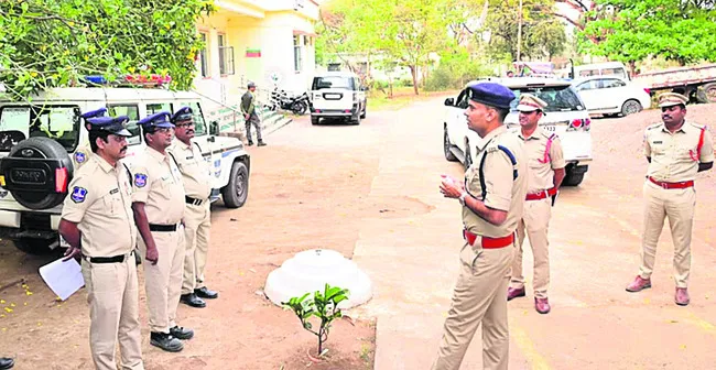 విధి నిర్వహణలో    అప్రమత్తంగా ఉండాలి