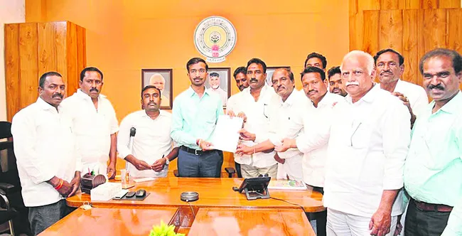 వైఎస్సార్‌ విగ్రహాన్ని ఏర్పాటు చేయాలి 