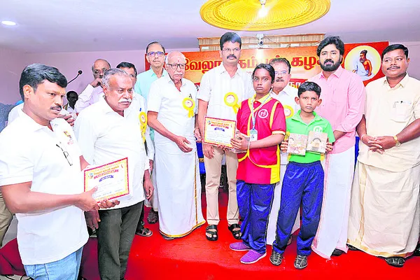 తమిళ భాషకు అధిక ప్రాధాన్యం