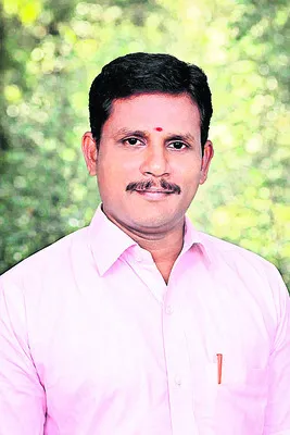 సీనియారిటీని విస్మరించి జూనియర్లకు బాధ్యతలా? 