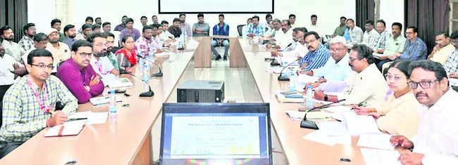 సూర్యఘర్‌ పథకంపై కలెక్టర్‌ సమీక్ష 