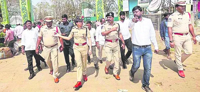 ట్రాఫిక్‌ ఇబ్బందులు లేకుండా చూడాలి