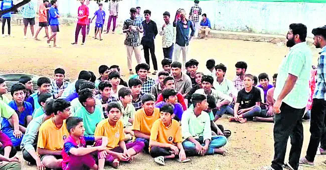 విద్యార్థుల ఆందోళన