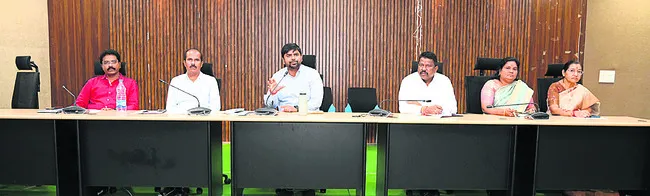 విద్యార్థులకు పౌష్టికాహారం అందించాలి