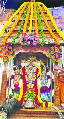 రాజాధిరాజ వాహనంపై నృసింహుడు 