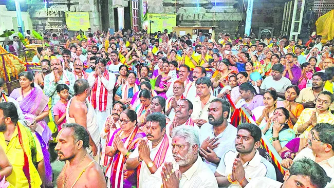 రాజాధిరాజ వాహనంపై నృసింహుడు 