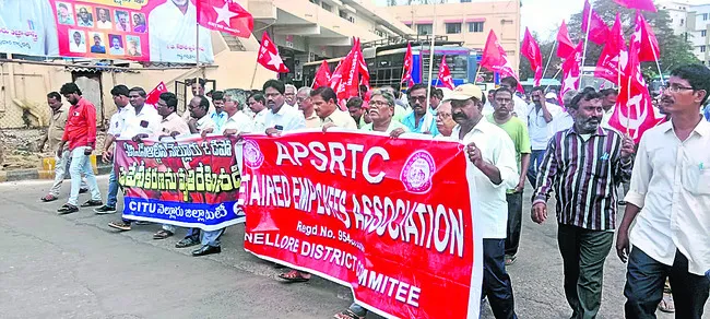 ఆర్టీసీ స్థలాలు ప్రైవేట్‌కు కట్టబెట్టడం దారుణం