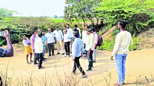 తూము నిర్మాణానికి స్థలపరిశీలన