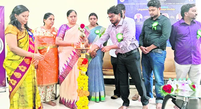 భాషాశాస్త్రంపై వర్క్‌షాప్‌ ప్రారంభం 