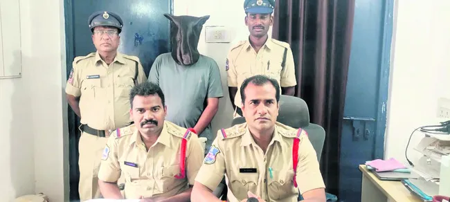 అనుమానంతో నిండు గర్భిణి హత్య