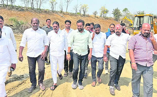 రోడ్డైనా వేయకపోవడం సిగ్గుచేటు