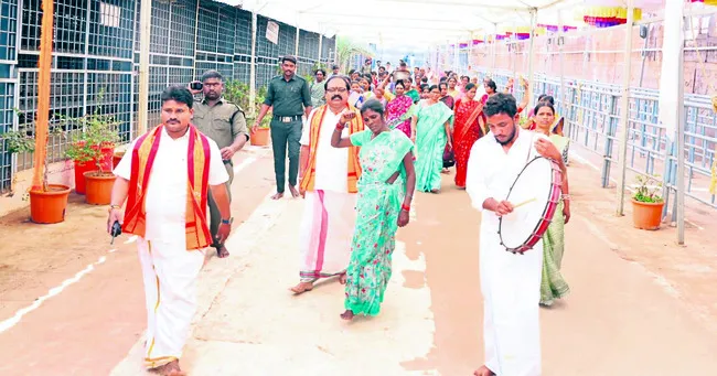 చెంచులకు ఉచిత స్పర్శదర్శనం 