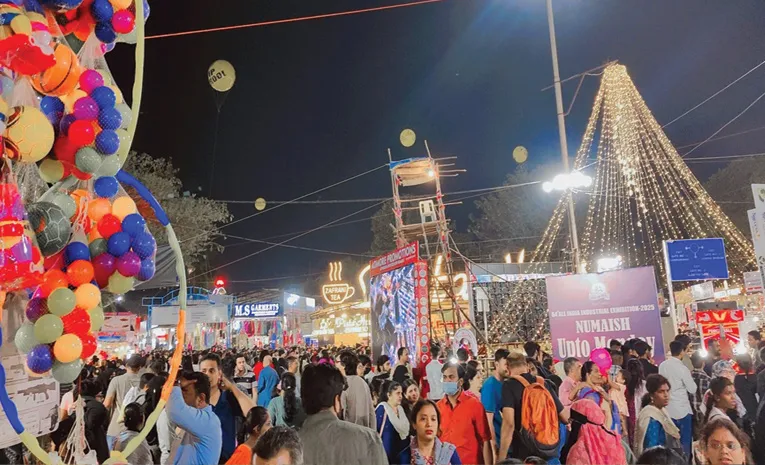 నుమాయిష్‌లో 264 మంది పోకిరీల పట్టివేత 