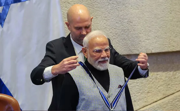 PM Modi among rare leaders to be given top honours