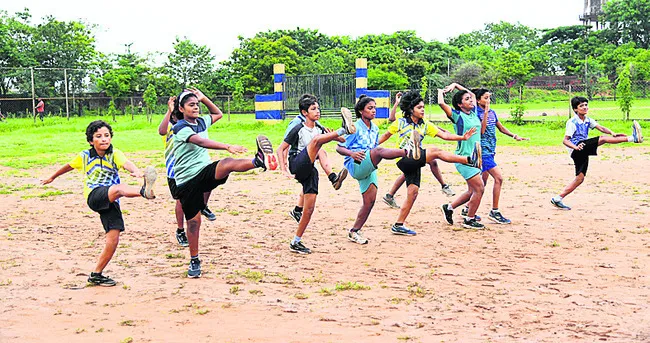 క్రీడా పాఠశాల పిలుస్తోంది..!