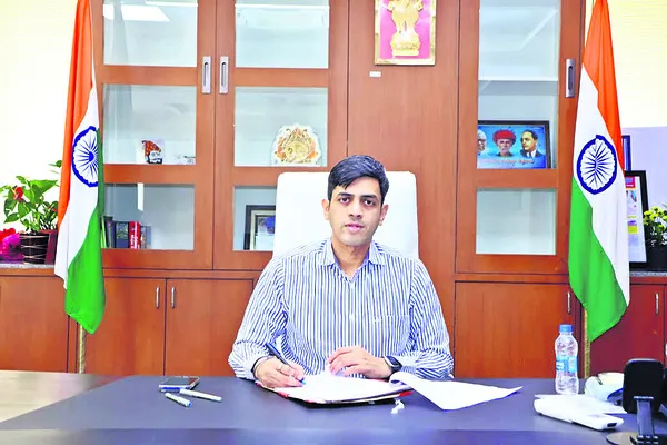 నూతన కలెక్టర్‌గా అనురాగ్‌ జయంతి బాధ్యతలు