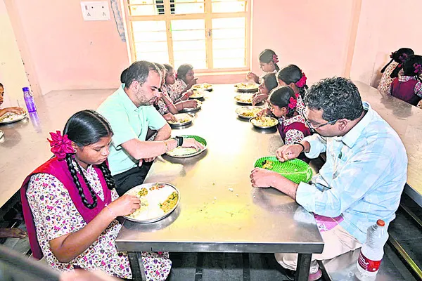 విద్యార్థులు ఉన్నతస్థాయికి చేరాలి