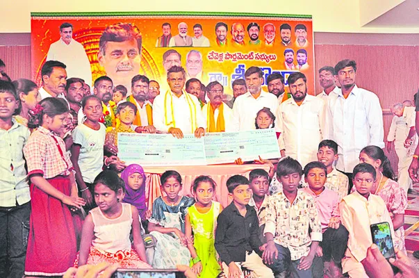 గ్రామాల అభివృద్ధికి కృషి చేయాలి