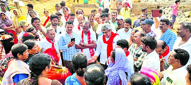 నిర్వాసితులకు పునరావాసం కల్పించాలి
