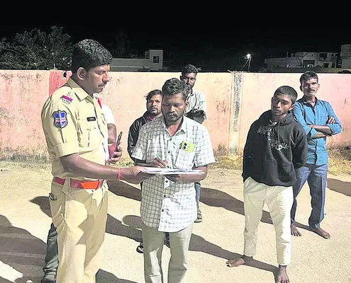 ద్విచక్ర వాహనం ఢీ.. ఒకరు మృతి