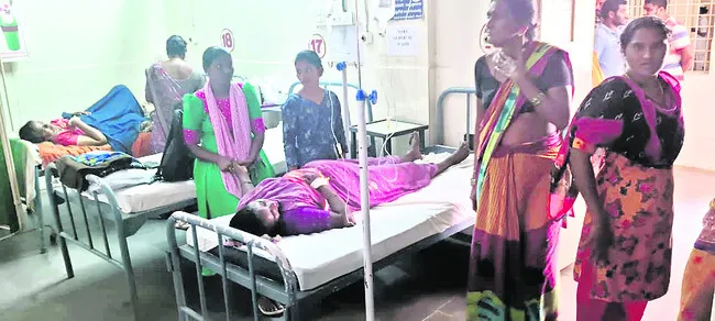 ఆటోను ఢీకొట్టిన కళాశాల బస్సు