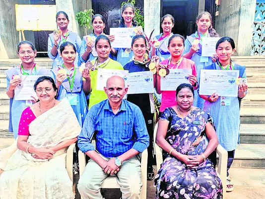 సీఎం కప్‌లో సింగరేణి విద్యార్థుల ప్రతిభ