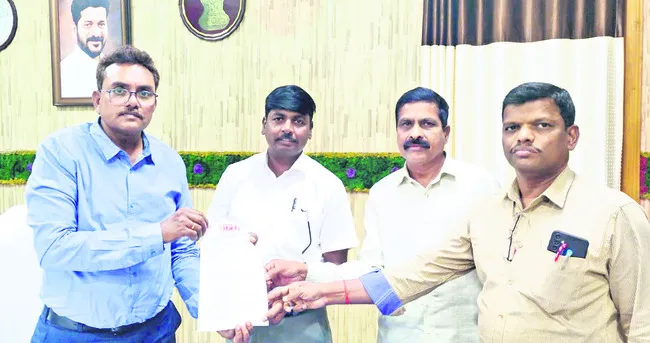 గిరిజన శాఖలో అపరిష్కృత సమస్యలు పరిష్కరించాలి 