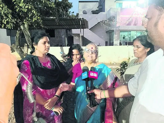 బాలికలపై లైంగిక వేధింపులు