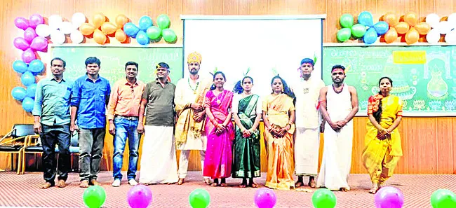 బెంగళూరులో తెలంగాణ ఉపాధ్యాయుల ప్రదర్శన