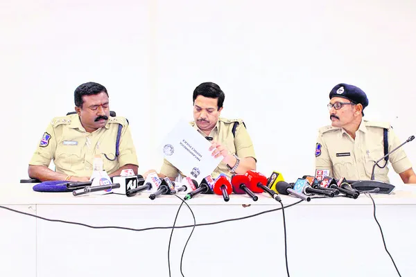 ఘటనపై ఆధారాలివ్వండి 