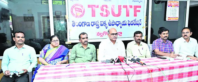 ఉద్యోగులకు రెండో పీఆర్సీని అమలు చేయాలి