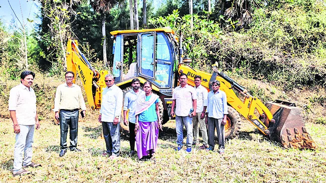 తూటిపాలలో ఇసుక తవ్వకాల అడ్డగింత 