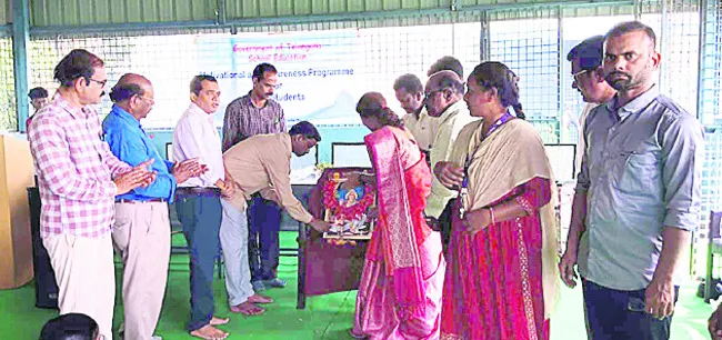 విద్యార్థులు లక్ష్యంతో   ముందుకెళ్లాలి
