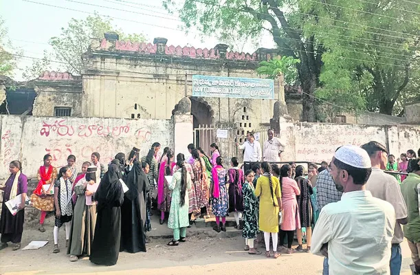 63 మంది విద్యార్థులు గైర్హాజరు