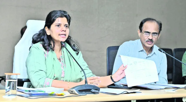 ఇసుక అక్రమ రవాణాను పూర్తిస్థాయిలో అరికట్టాలి 