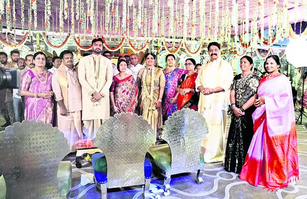 వధూవరులకు ఆశీర్వాదం